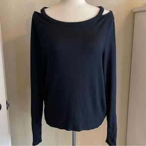 😀Athleta Open Shoulder Top🌹